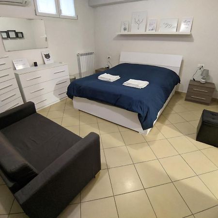 Large House 3 Floors City 'N Sea Vitinia Εξωτερικό φωτογραφία