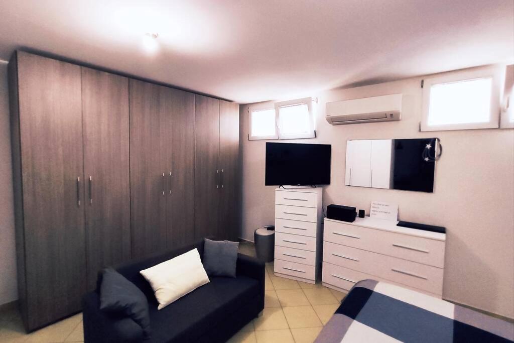 Large House 3 Floors City 'N Sea Vitinia Εξωτερικό φωτογραφία