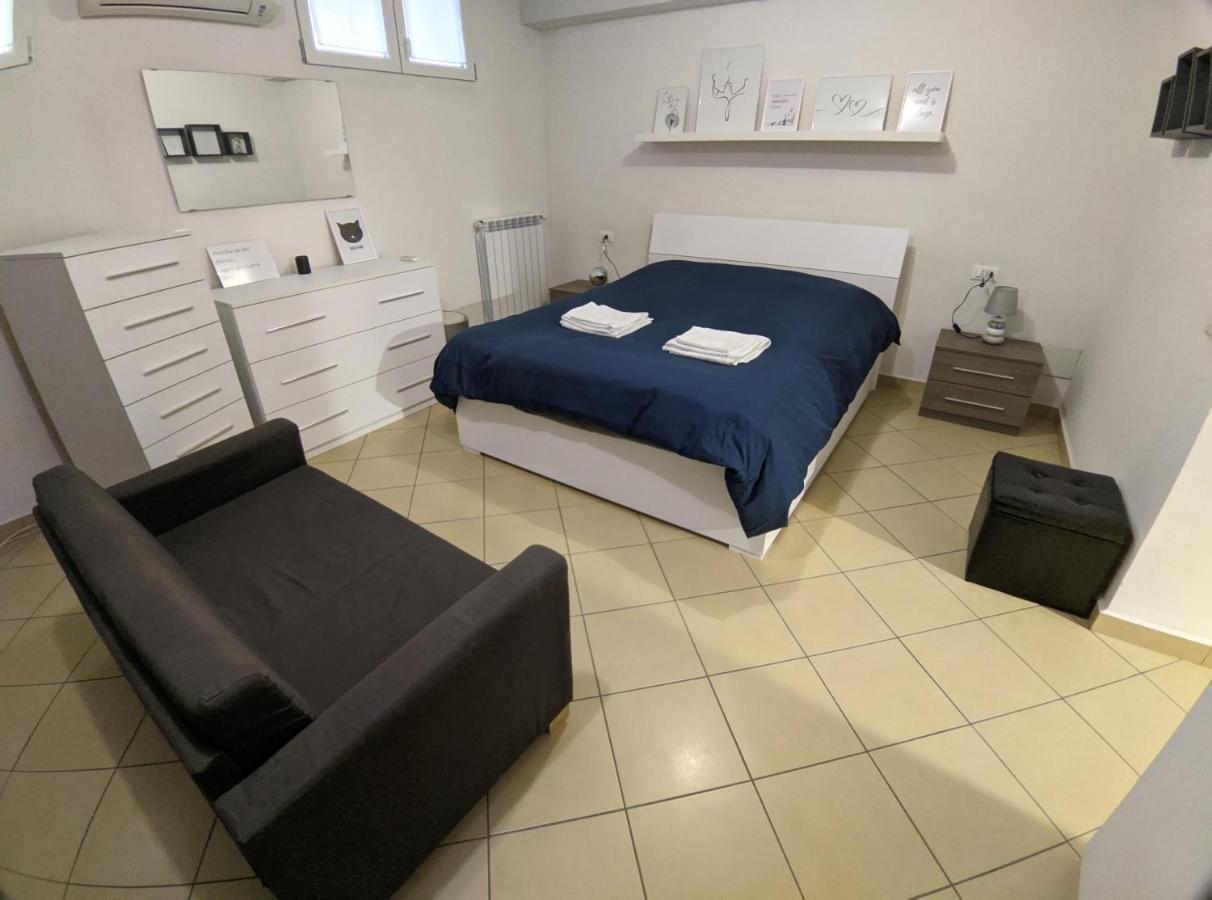 Large House 3 Floors City 'N Sea Vitinia Εξωτερικό φωτογραφία